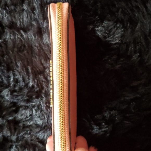 Michael Kors EUC Peach Wallet - Picture 4 of 7